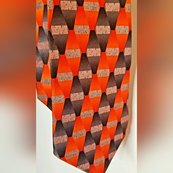 Cleveland Browns Silk Tie - Picture 2 of 3